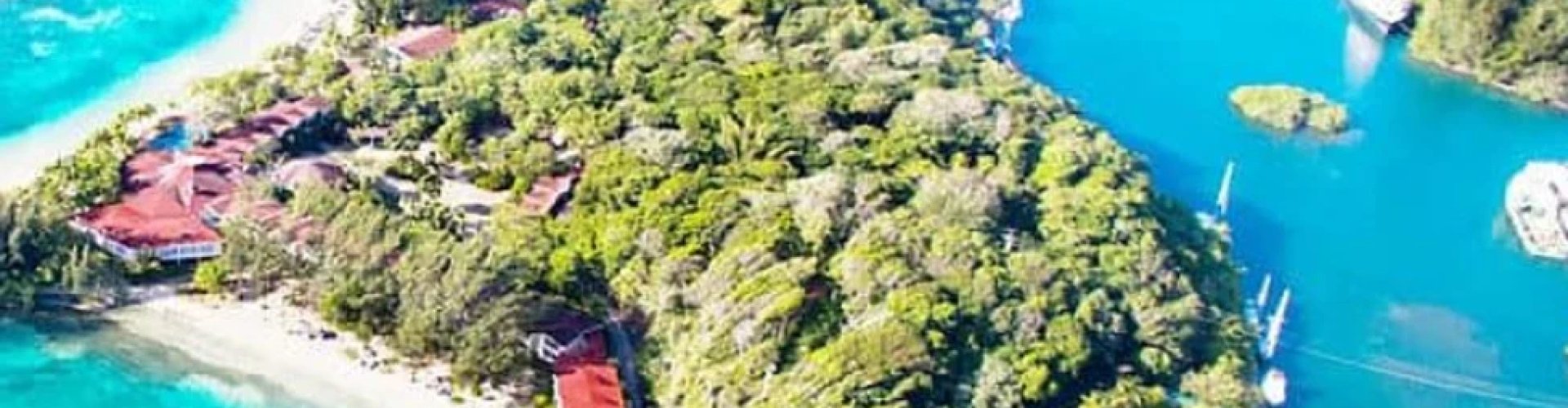 Roatán night skyline with parked cars